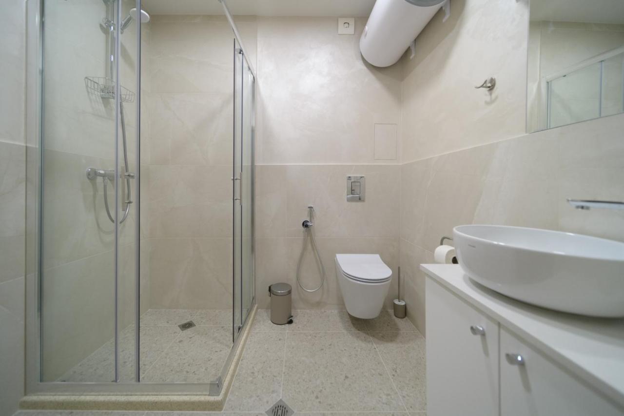 Magdalena Apartment - Two Bathrooms, Perfect City Center Varna Exteriör bild